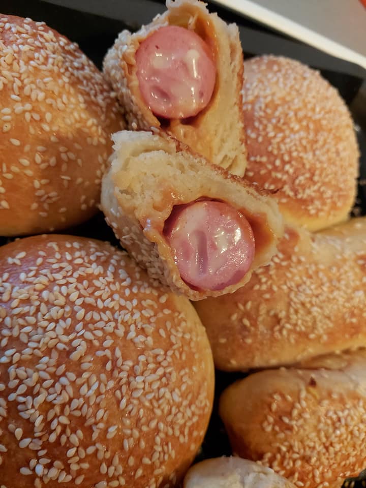 Λουκανικόπιτες_με ζύμη_μπαζλαμά_