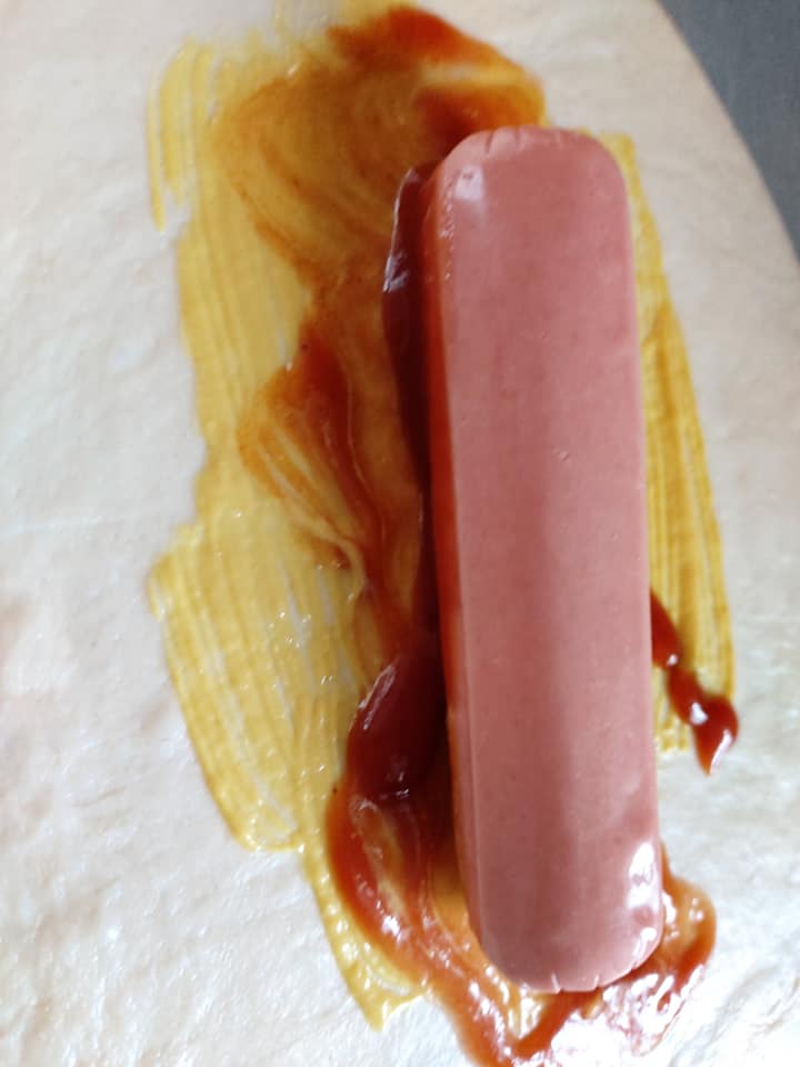 Λουκανικόπιτες_με ζύμη_μπαζλαμά_