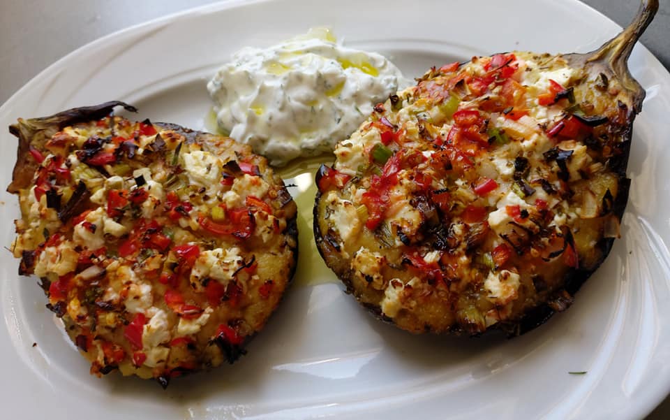 Μελιτζάνες_με φάβα_και_φέτα