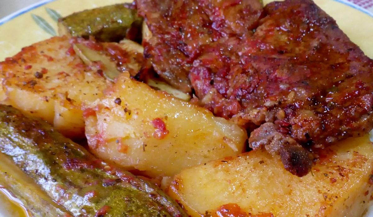 Μπριζόλες με κολοκυθάκια στον φούρνο Μπριζόλες με κολοκυθάκια στον φούρνο_