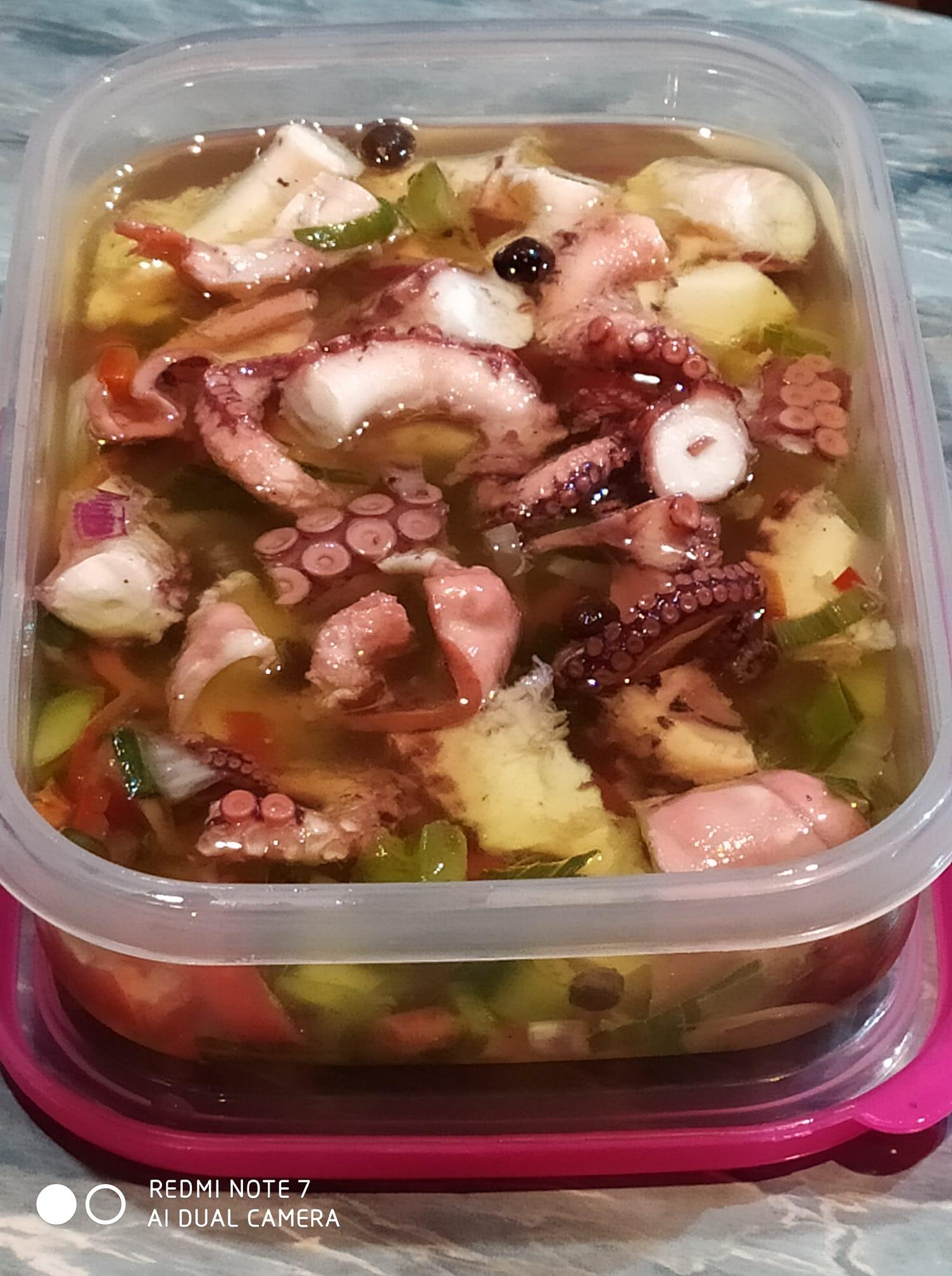 Ουζομεζέs με χταπόδι Ουζομεζέs με χταπόδι