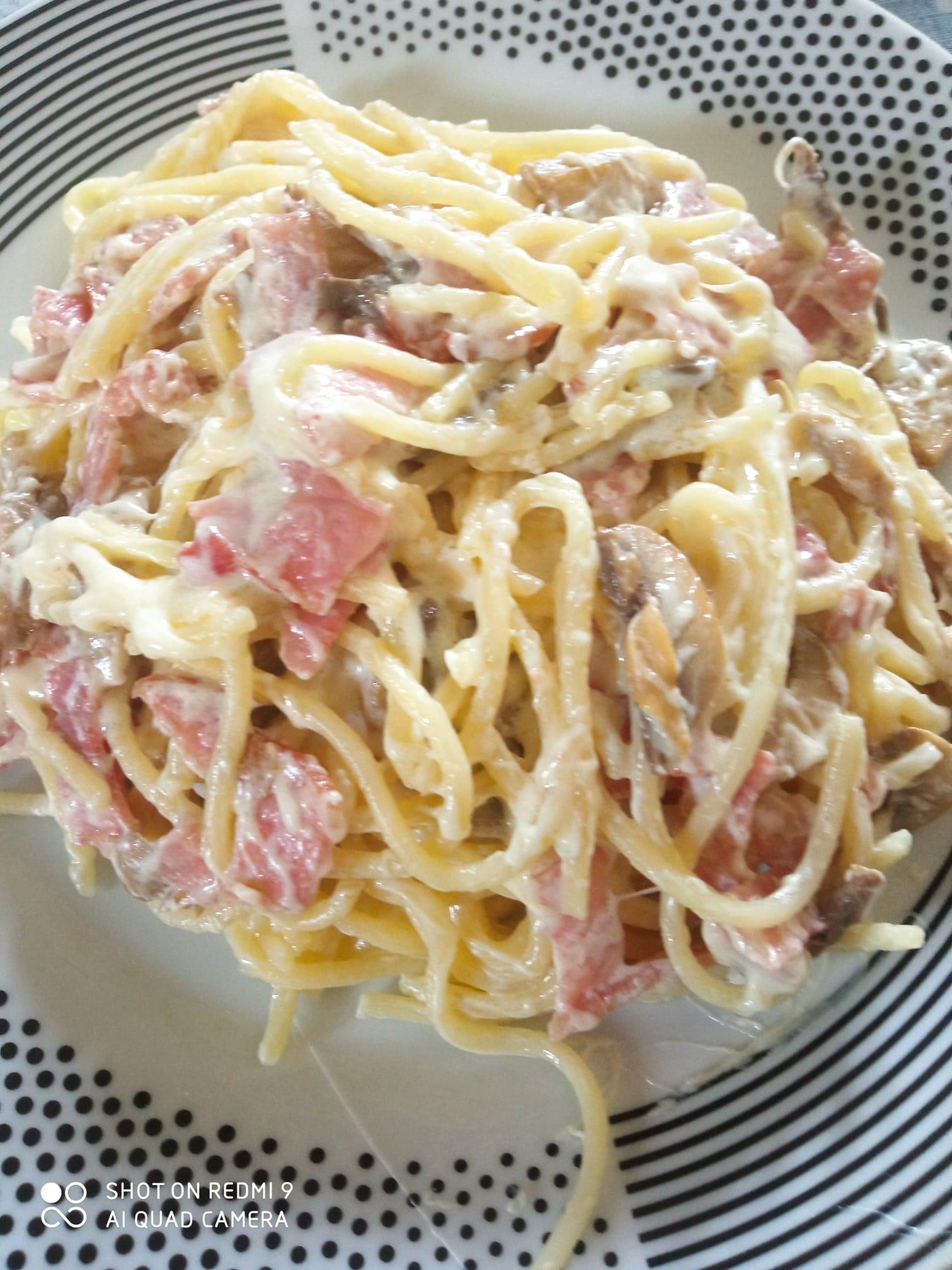 Καρμπονάρα_ στην _κατσαρόλα_ Καρμπονάρα_ στην _κατσαρόλα_