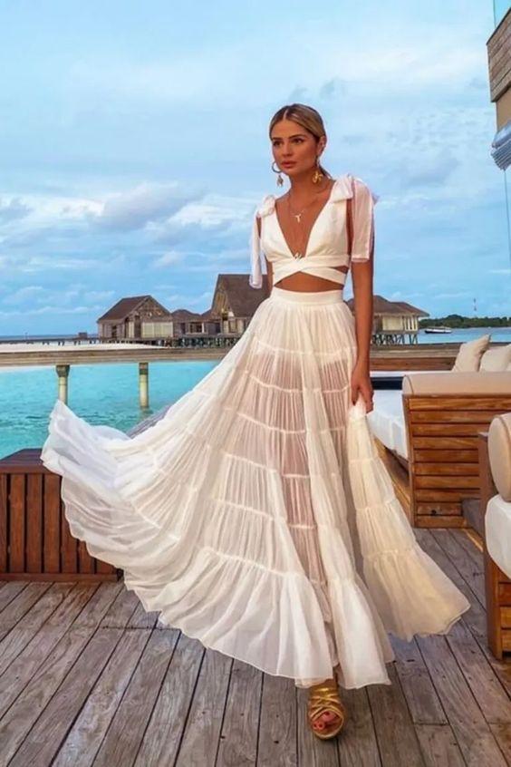 λευκό_τοπ_και_λευκή_μάξι_φούστα_ Ιδέες_ για_ανάλαφρο_ ντύσιμο_ τον_ Ιούλιο_ του _2021_