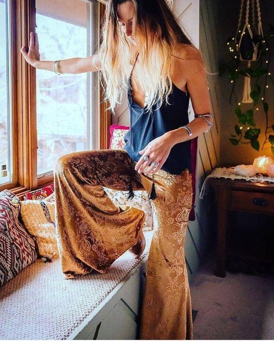 boho_παντελόνα_και_μαύρο_τοπ_