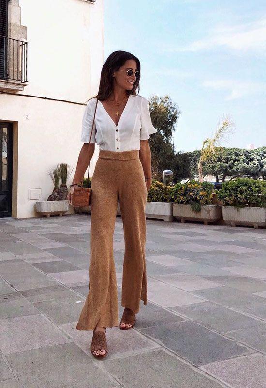 καφέ_παντελόνα_και_λευκό_μπλουζάκι_