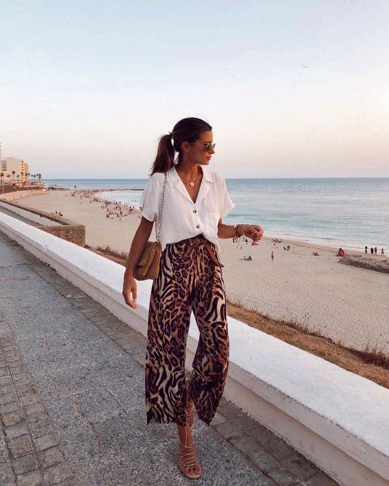 animal print_παντελόνα_και_λευκό_τοπ_
