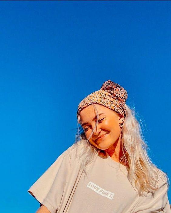 Ανάλαφρα _χτενίσματα _μπαντάνα_στα_μαλλιά_