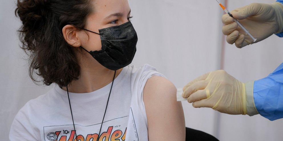 ΕΚΤΑΚΤΟ: Αρχίζουν οι εμβολιασμοί εφήβων με γονική συναίνεση στην Ελλάδα