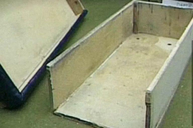 την_απήγαγε_για_7_χρόνια_την_βίαζε_και_την_κλείδωνε_σε_φέρετρα_ την_απήγαγε_για_7_χρόνια_την_βίαζε_και_την_κλείδωνε_σε_φέρετρα_