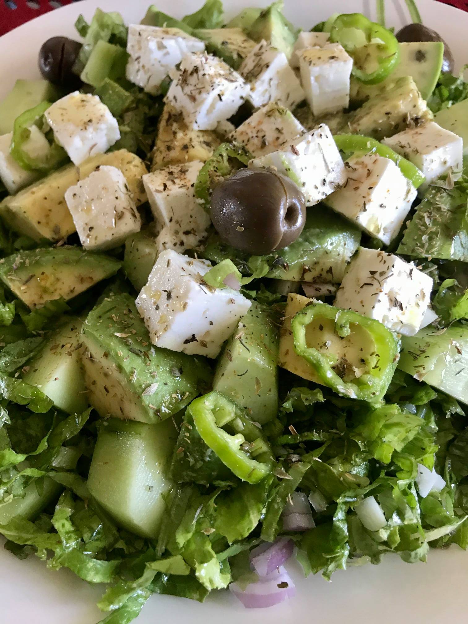 Σαλάτα -με -αβοκάντο- ,φέτα- και- ελιές- Σαλάτα -με -αβοκάντο- ,φέτα- και- ελιές-