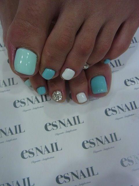 γαλάζιο_και_λευκό_πεντικιούρ_