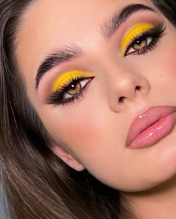smokey_eye_σε_κίτρινο_χρώμα_
