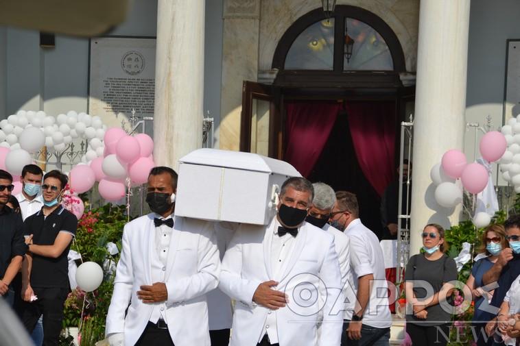 Σπάραξαν καρδιές στην κηδεία της μικρής Αναστασίας