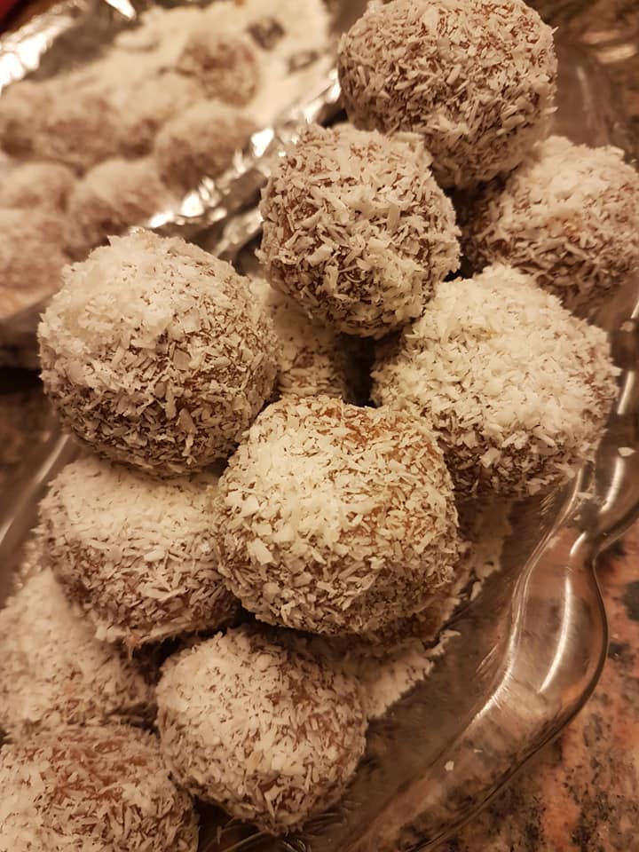 Τρουφάκια_με γκοφρέτα_και_καρύδα_