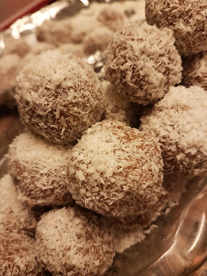 Τρουφάκια_με γκοφρέτα_και_καρύδα_