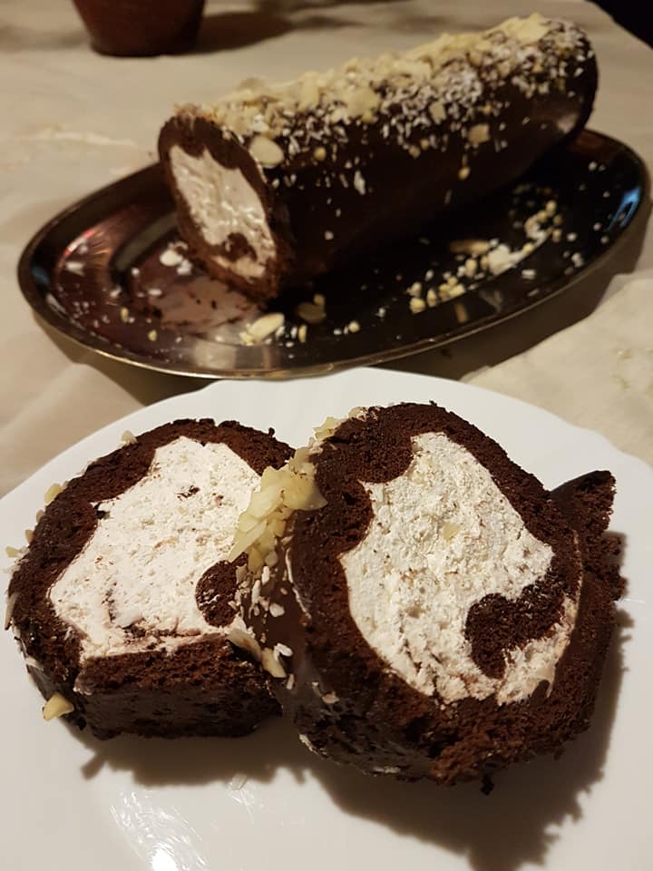 κορμός- με- σαντιγί -και -επικάλυψη -σοκολάτας- κορμός- με- σαντιγί -και -επικάλυψη -σοκολάτας-