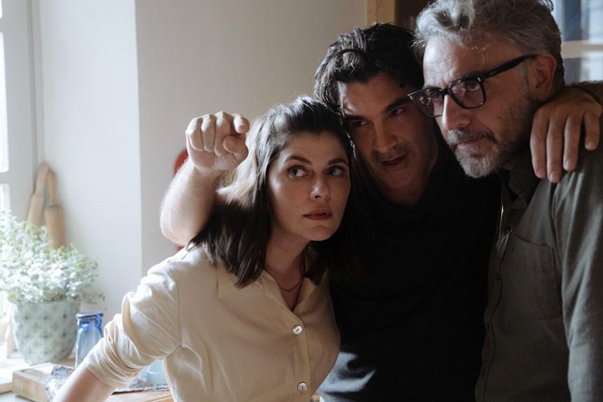 Ο Δάσκαλος: Έρχεται η νέα σειρά του Χριστόφορου Παπακαλιάτη – Φωτογραφίες από τα γυρίσματα