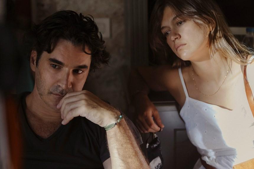 Ο Δάσκαλος: Έρχεται η νέα σειρά του Χριστόφορου Παπακαλιάτη – Φωτογραφίες από τα γυρίσματα