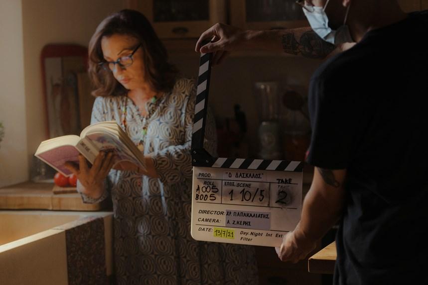 Ο Δάσκαλος: Έρχεται η νέα σειρά του Χριστόφορου Παπακαλιάτη – Φωτογραφίες από τα γυρίσματα