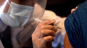 Υποχρεωτικός εμβολιασμός: Έρχεται στον ιδιωτικό τομέα αλλά και σε άλλες δημόσιες υπηρεσίες