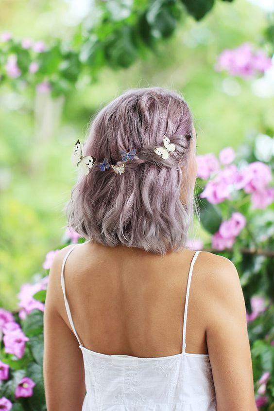 σπαστά_μαλλιά_με_πεταλούδες_στα_μαλλιά_