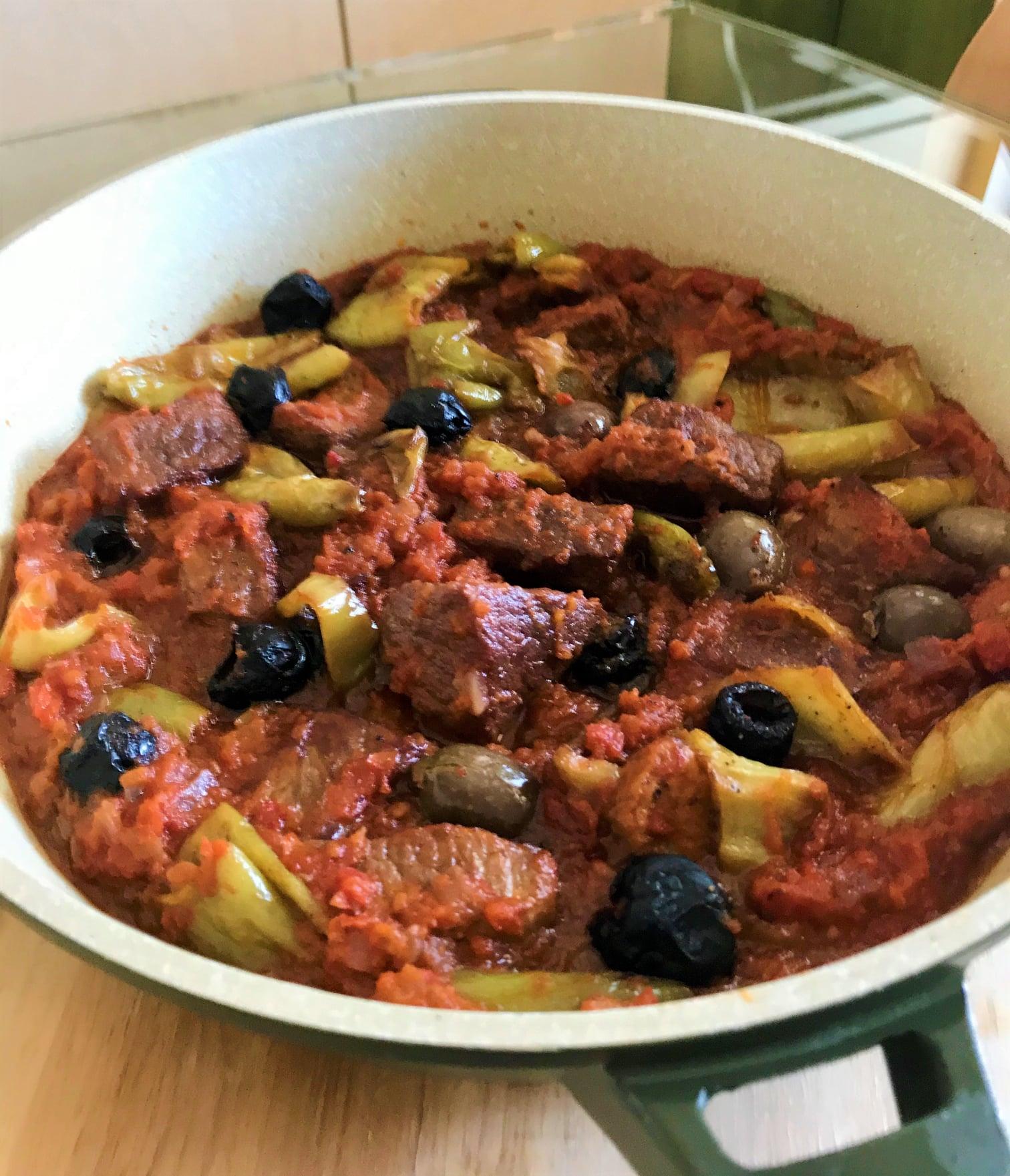 μόσχαρι_με_πιπεριές_και_ελιές_