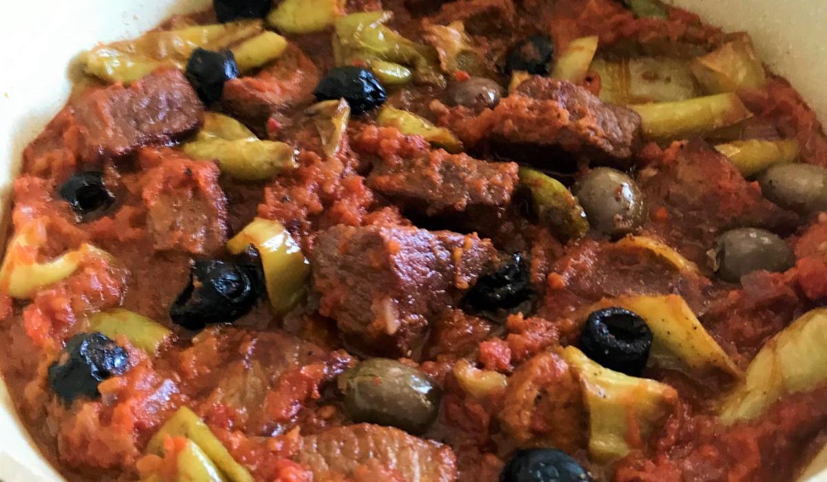 Μοσχαράκι με πιπεριές και ελιές μόσχαρι_με_πιπεριές_και_ελιές_