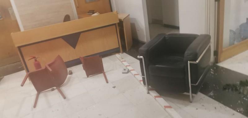 Χαμος με αντιεμβολιαστές – Εισέβαλαν σε τηλεοπτικό κανάλι