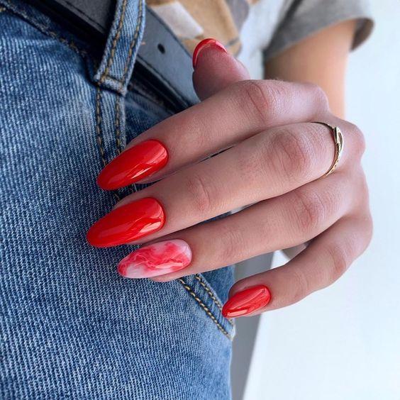 κόκκινα_νύχια_με_σχέδια_