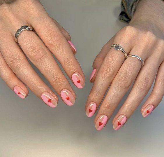 ροζ_νύχια_με_καρδούλες_