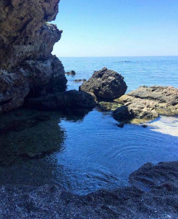 30 ευρώ την ημέρα και exclusive γεύμα: Το ωραιότερο χωριό της Ελλάδας δίνει στις διακοπές σου την αξία που θέλεις (Pics)