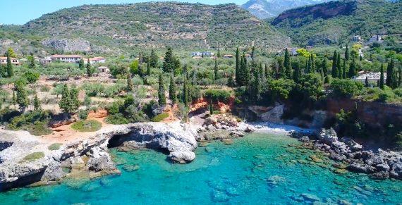 30 ευρώ την ημέρα και exclusive γεύμα: Το ωραιότερο χωριό της Ελλάδας δίνει στις διακοπές σου την αξία που θέλεις (Pics)
