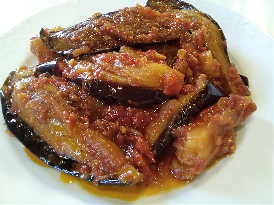 Μελιτζάνες_τηγανιτές_με_σάλτσα_