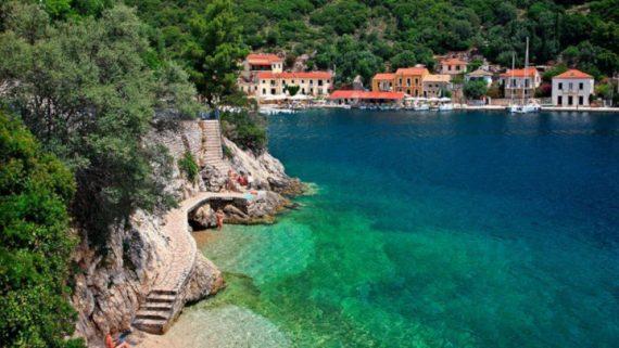 Ό,τι ζητήσεις το έχει: Στο ελληνικό νησί με τις «ιδιωτικές» παραλίες- πισίνα κάνεις διακοπές Κροίσου πάμφθηνα (Pics)