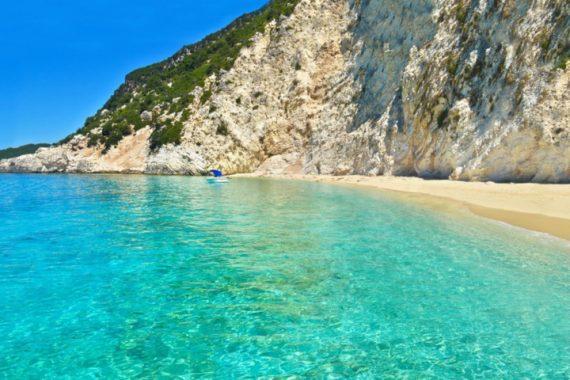 Ό,τι ζητήσεις το έχει: Στο ελληνικό νησί με τις «ιδιωτικές» παραλίες- πισίνα κάνεις διακοπές Κροίσου πάμφθηνα (Pics)