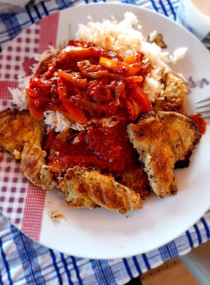 Σνίτσελ-από -πλευρώτους-με-ρύζι-και-τσιγγάνικη -σάλτσα- Σνίτσελ-από -πλευρώτους-με-ρύζι-και-τσιγγάνικη -σάλτσα-