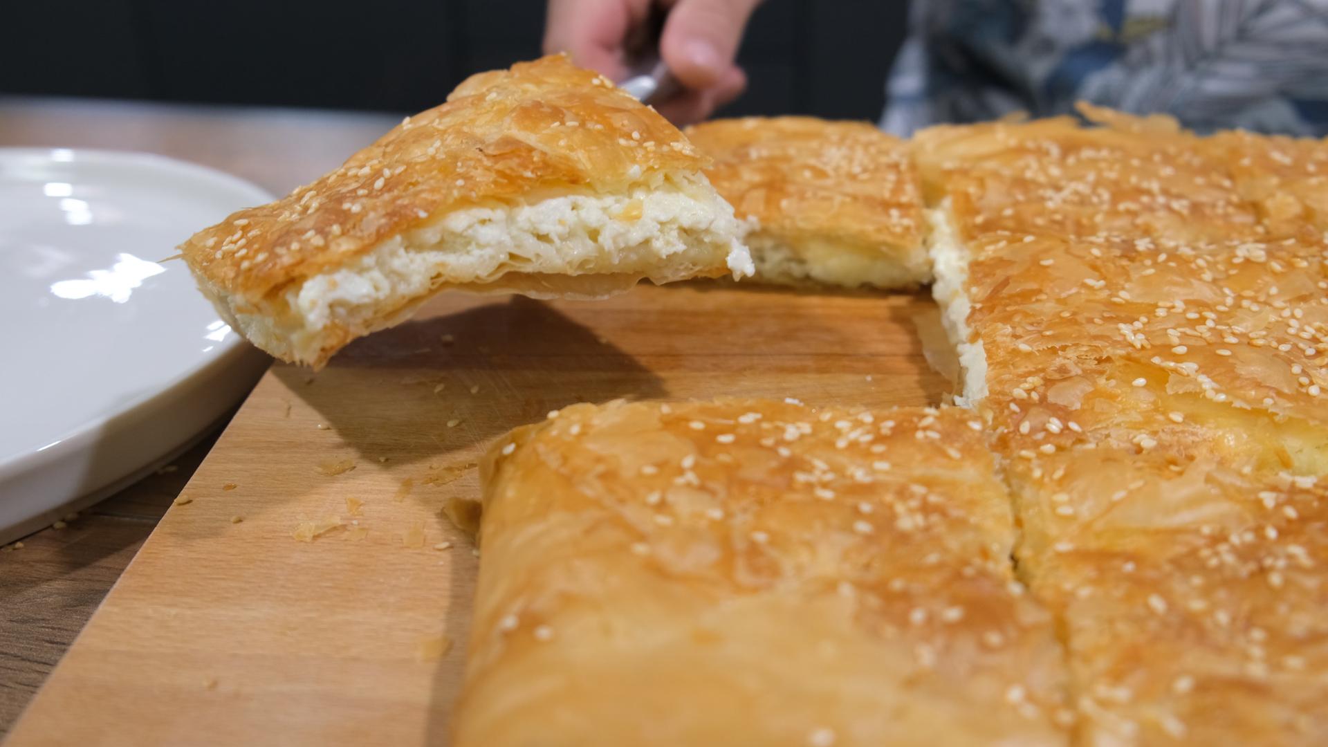 Τυρόπιτα- εύκολη- με -Αλλιώτικη- τεχνική- Συνταγή- Τυρόπιτα- εύκολη- με -Αλλιώτικη- τεχνική- Συνταγή-