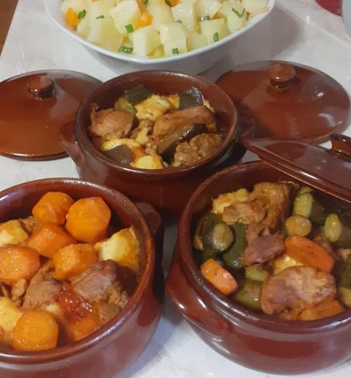 Χοιρινές μπουκιές_με λαχανικά_στο πήλινο_