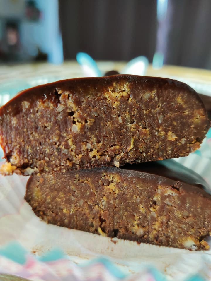 καριόκες_με_μαρμελάδα_και_κέικ_