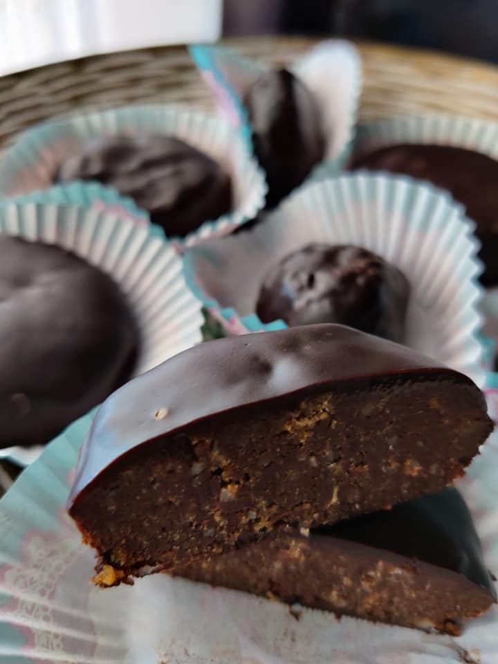 καριόκες_με_μαρμελάδα_και_κέικ_