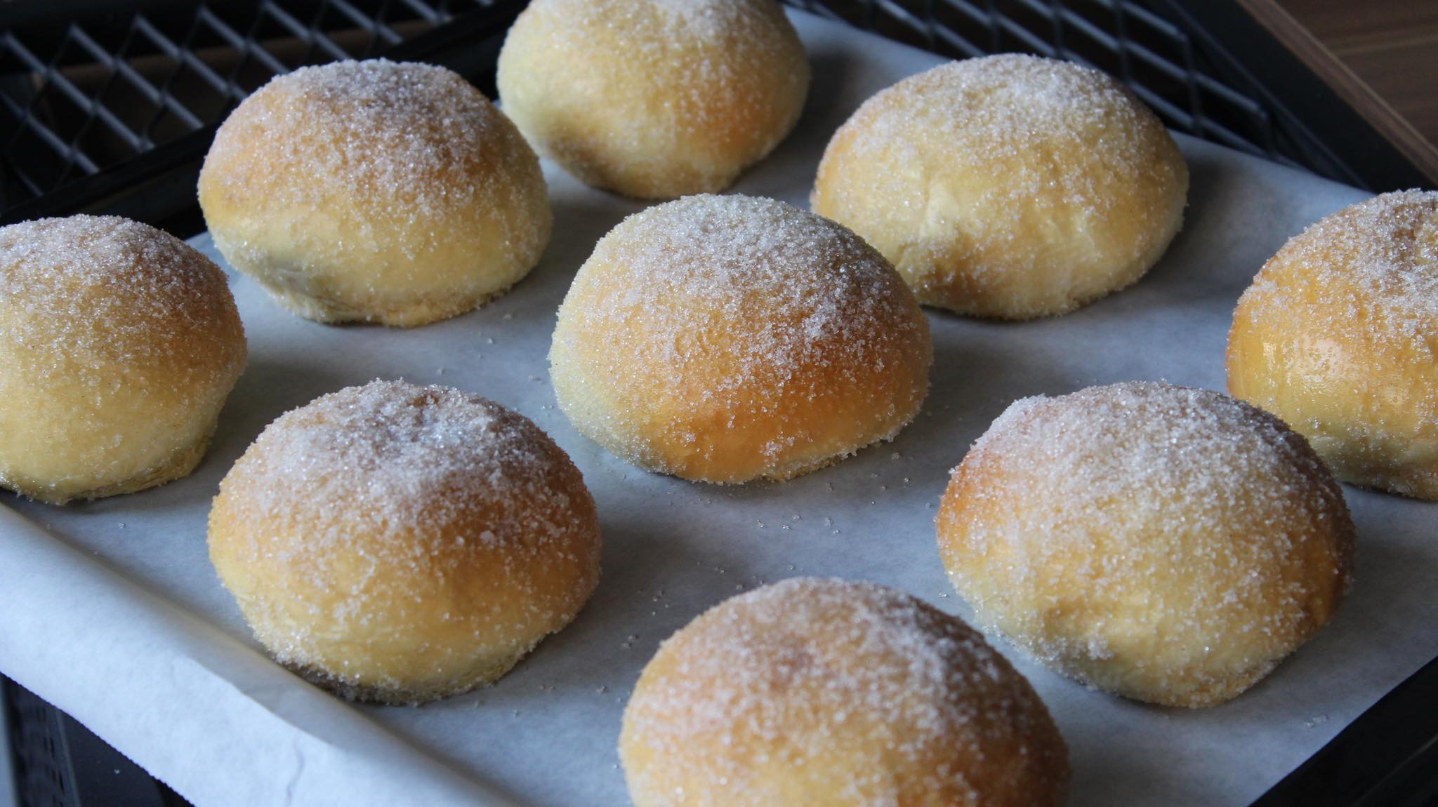 λουκουμάδες_με_ζάχαρη_