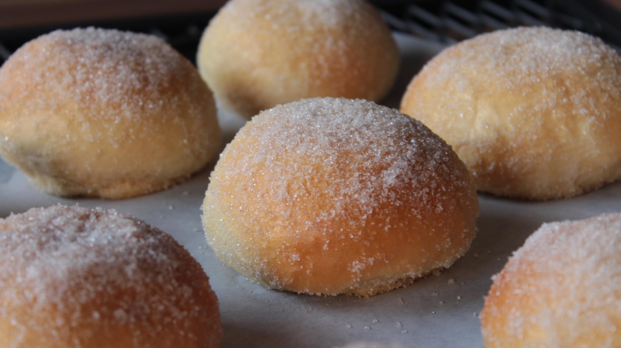 λουκουμάδες_με_ζάχαρη_