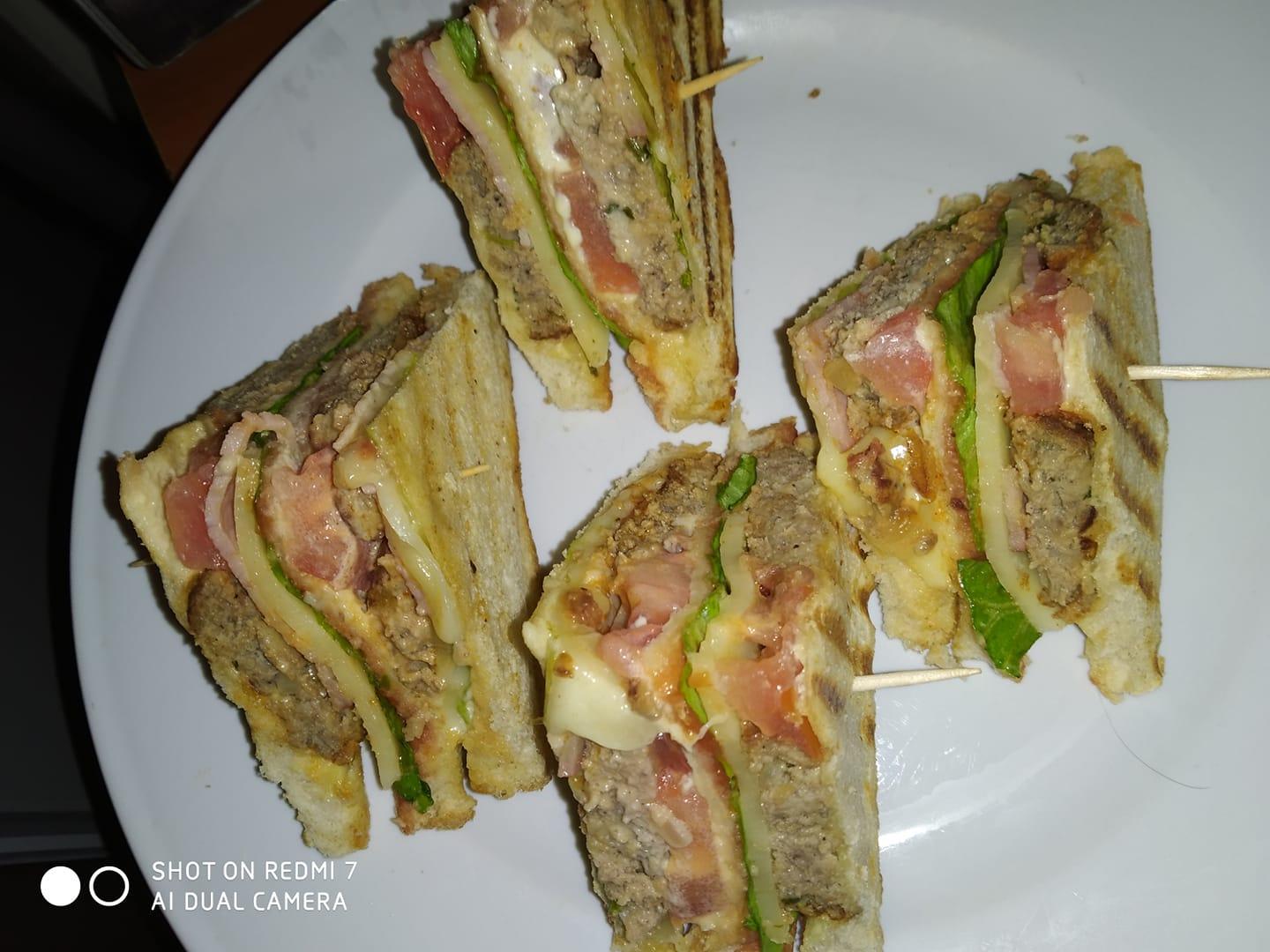 Κλαμπ σάντουιτς_με_κεφτεδάκια_που περίσσεψαν_