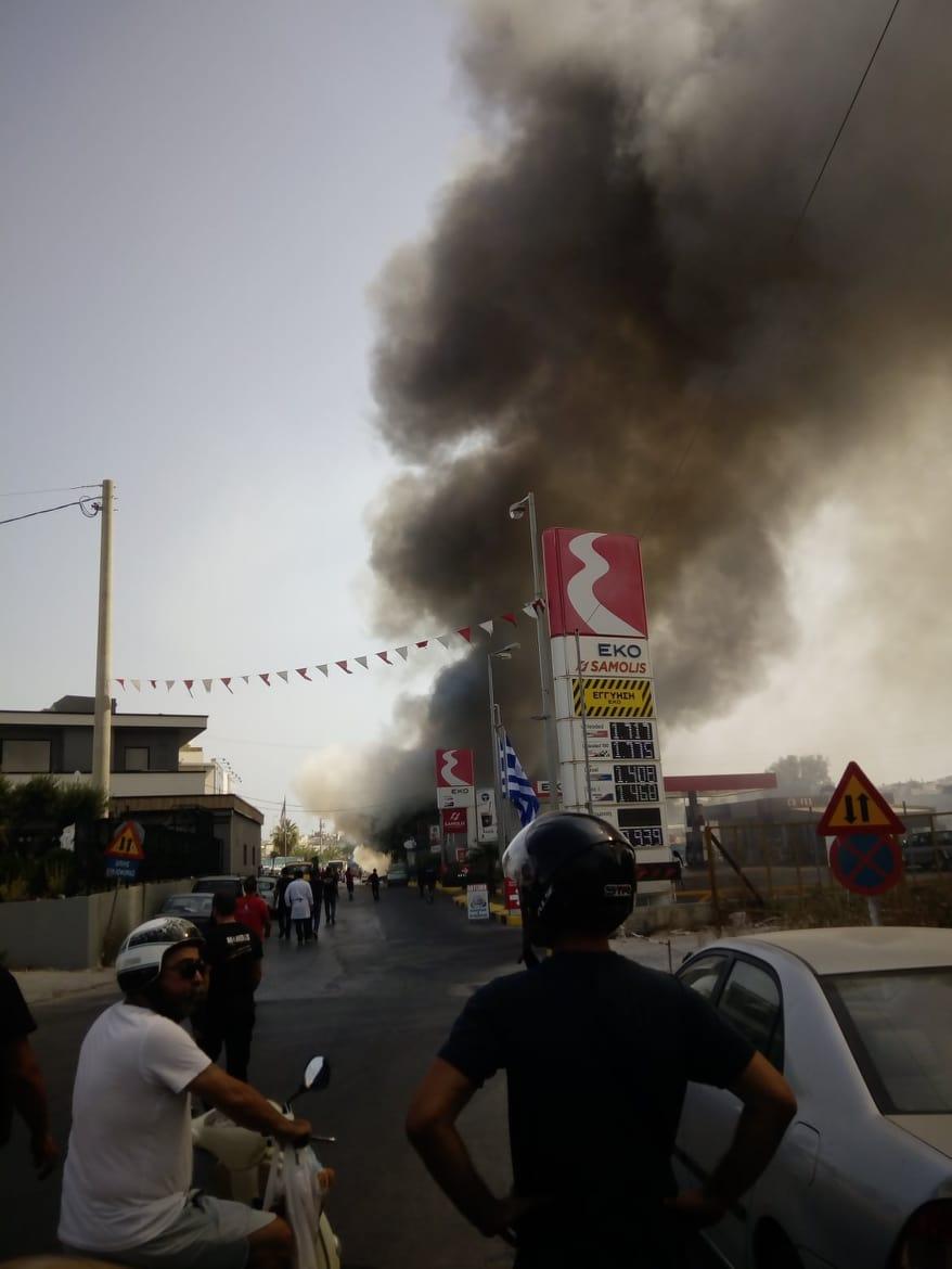 ΕΚΤΑΚΤΟ: Μεγάλη φωτιά στο Ηράκλειο κοντά σε πρατήριο καυσίμων