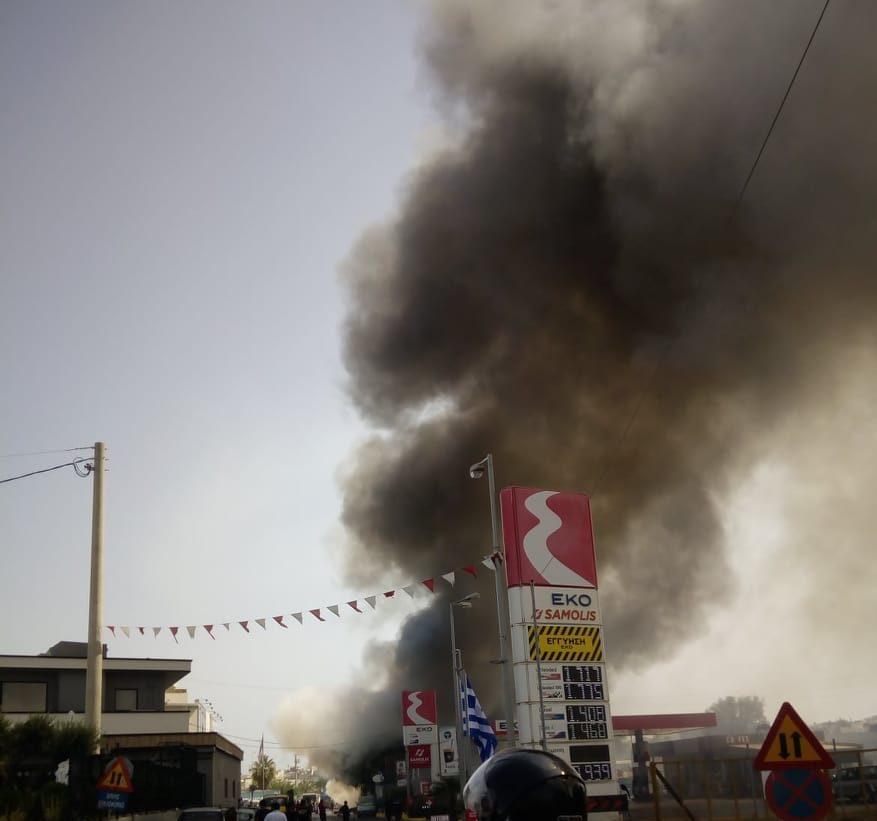 ΕΚΤΑΚΤΟ: Μεγάλη φωτιά στο Ηράκλειο κοντά σε πρατήριο καυσίμων