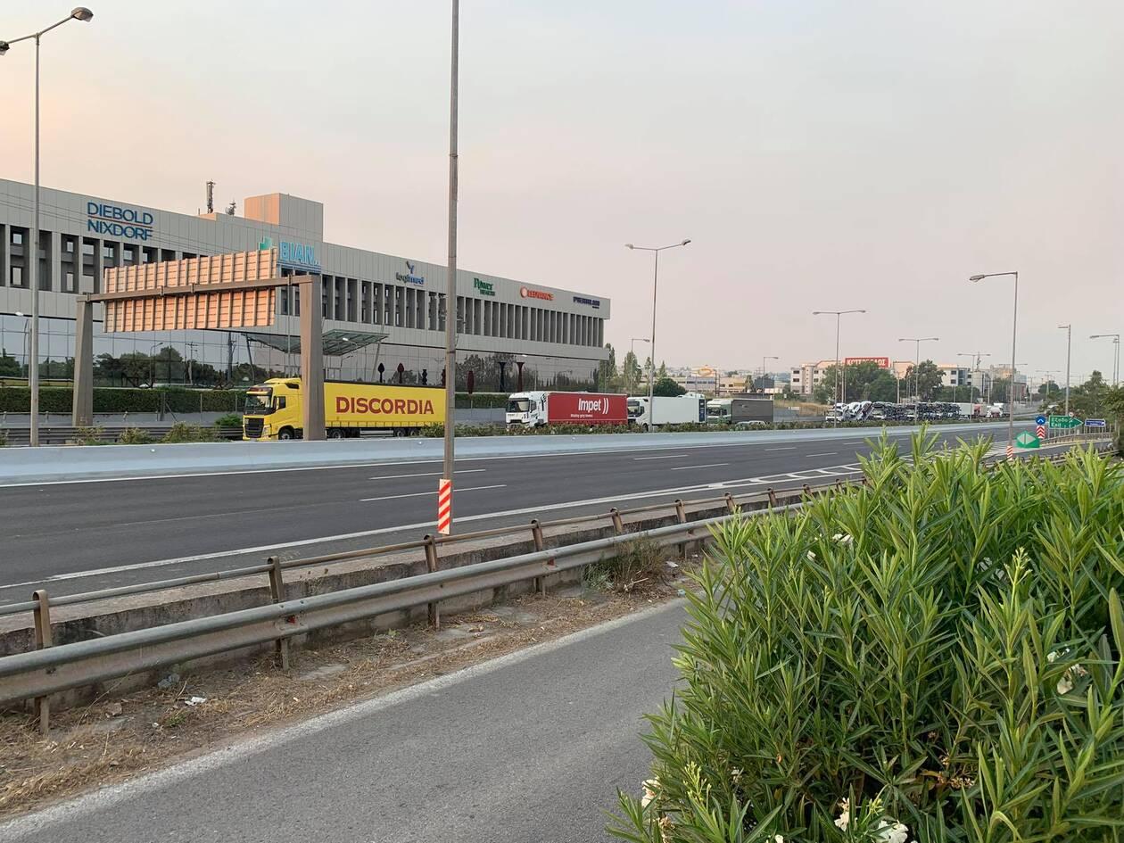 Φωτιά – Αττική: Παραμένει κλειστή η Εθνική Οδός Αθηνών – Λαμίας – Όλα όσα πρέπει να γνωρίζετε