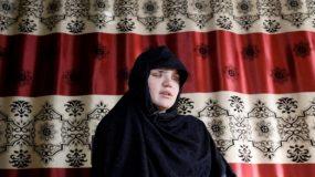 Αφγανιστάν: Γυναίκα που τις έβγαλαν τα μάτια αποκαλύπτει –  Ταΐζουν τα σκυλιά με νεκρές γυναίκες