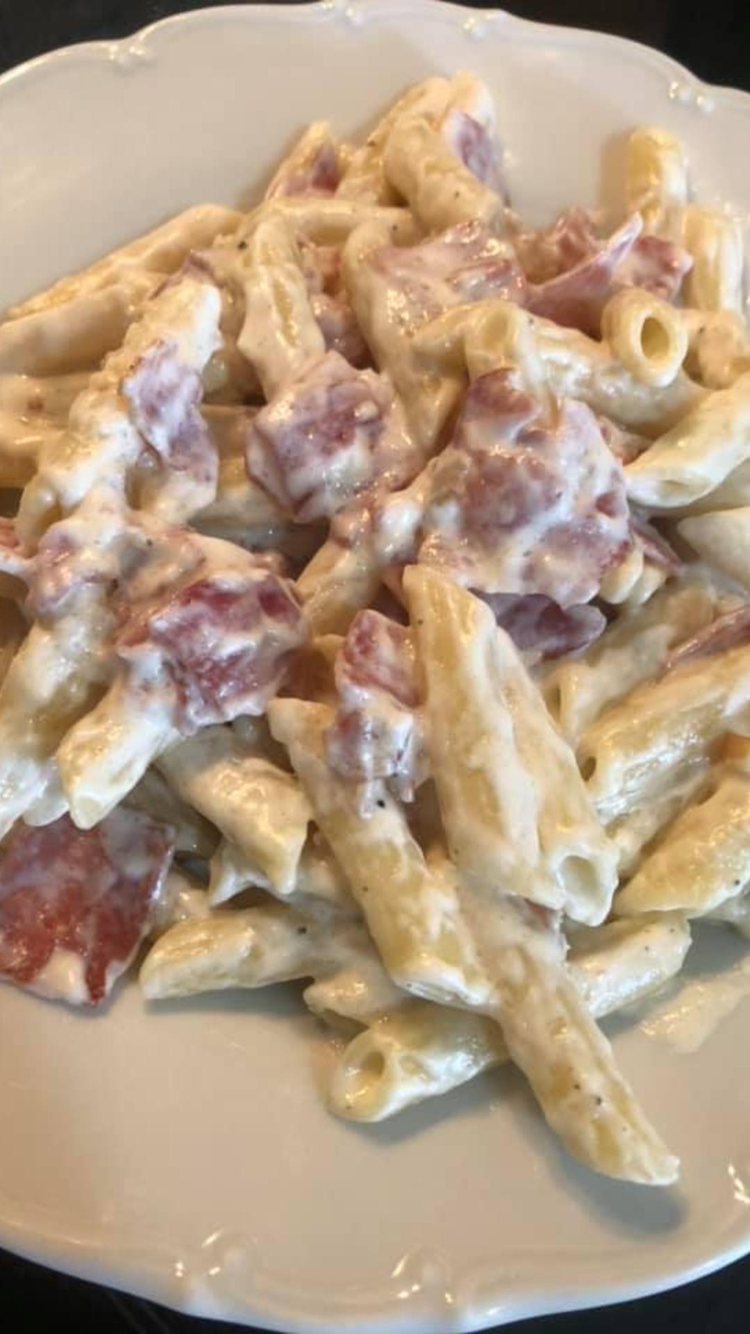 Πένες- με- κρέμα- γάλακτος- και- μπέικον-