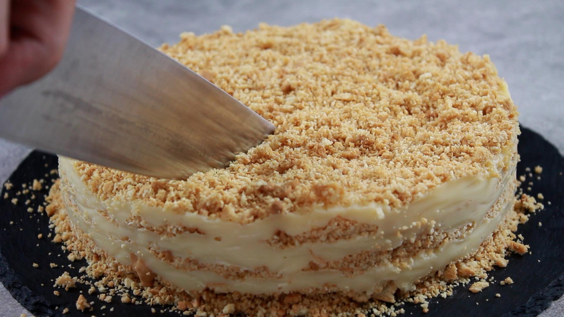 Τούρτα με πτι-μπερ σαν Μιλφέιγ από τον Δημήτρη Μιχαηλίδη