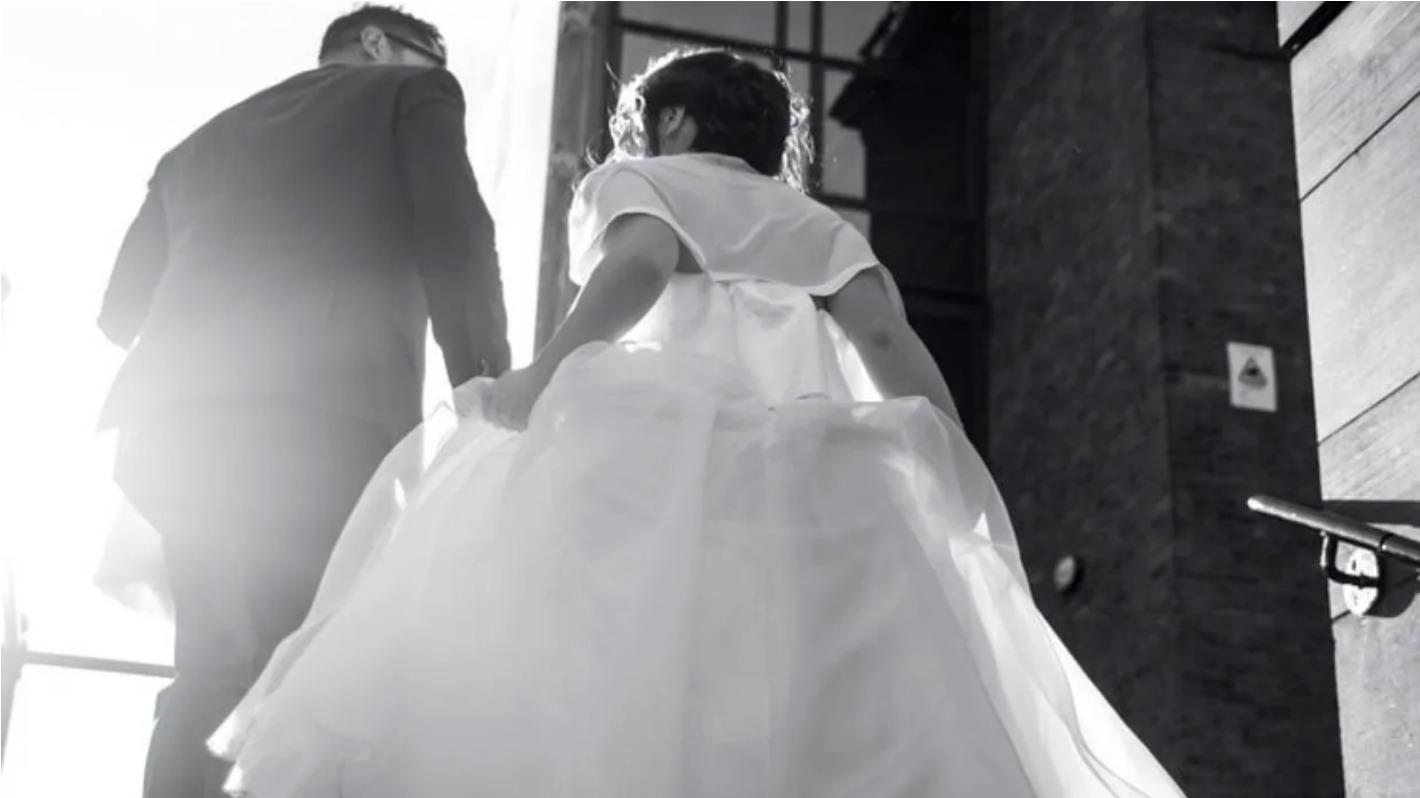 Χαμός σε γάμο στα Τρίκαλα : Κουκουλοφόροι πήραν τον γαμπρό σηκωτό